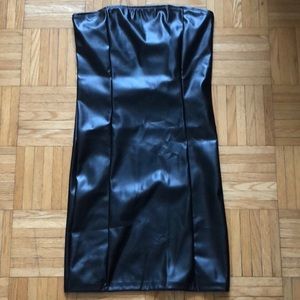 🖤Faux leather strapless stretch dress